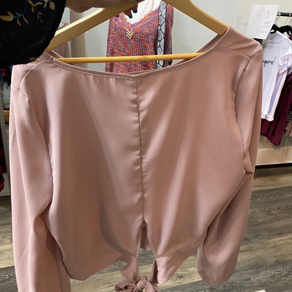 Cropped top Ties in back last one!New - Picture 4 of 4